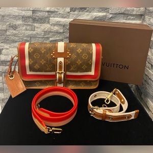 Stunning 🔥 Louis Vuitton Tisse Rayure Shoulder/Crossbody.
